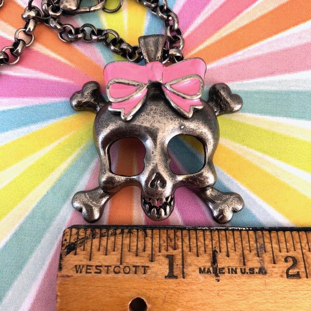 Kitty Cat Skull & Crossbones pink bow necklace - Picture 3 of 3